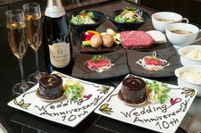 記念日ディナーに大人気のコース
乾杯ドリンクと特製デザートプレート付き
選ばれたお二人に特別な時間を