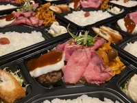 ・ローストビーフ
・ハンバーグ
・コールスロー
・だし巻き卵
・幸せのナポリタン
・ささみフライ
・ポテトサラダ
・ご飯　
