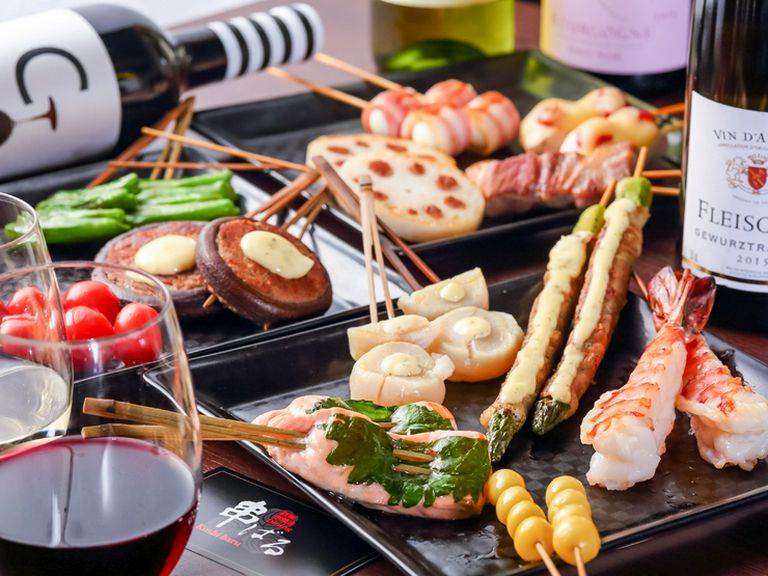 オリーブオイルで焼き上げる鉄板串とワインでガールズトーク