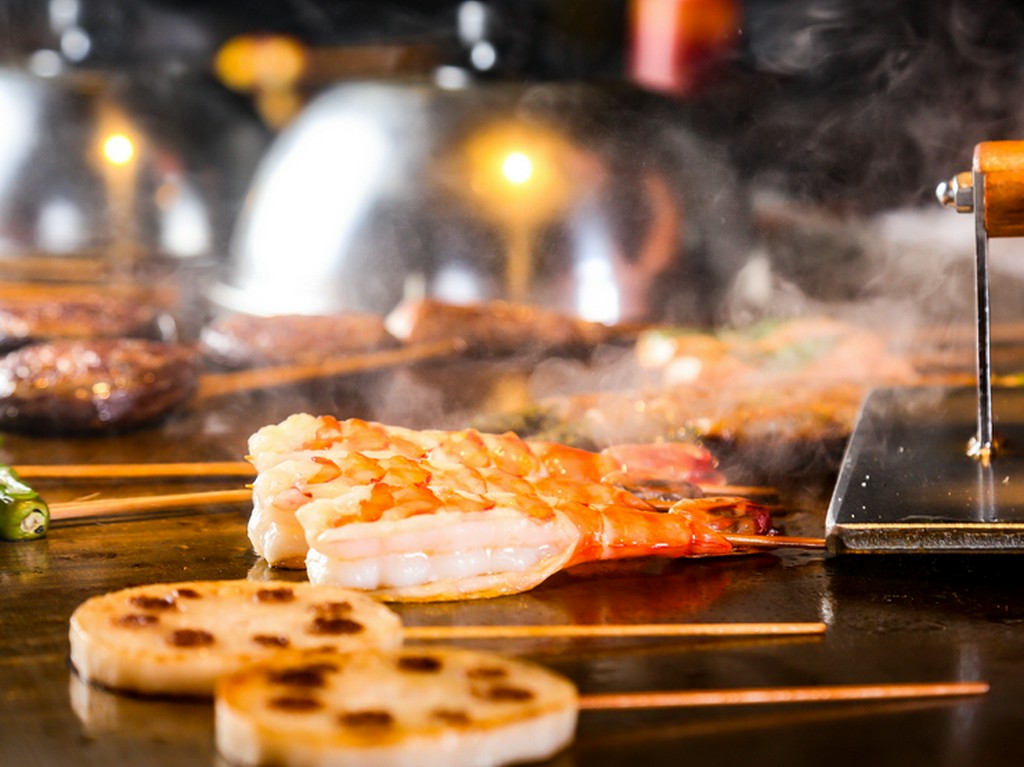 旬と旨みを閉じ込めた『鉄板串焼き』で笑顔になってください