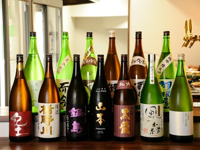 姫路を始め、全国津々浦々から厳選される多種多様な日本酒