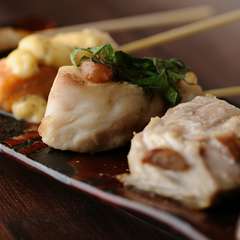 魚も肉も色々な串が大集合。焼きでも揚げでも味わえる『串各種』 