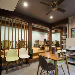 麺屋とは思えぬ、アメリカ西海岸のカフェのようなオシャレな空間