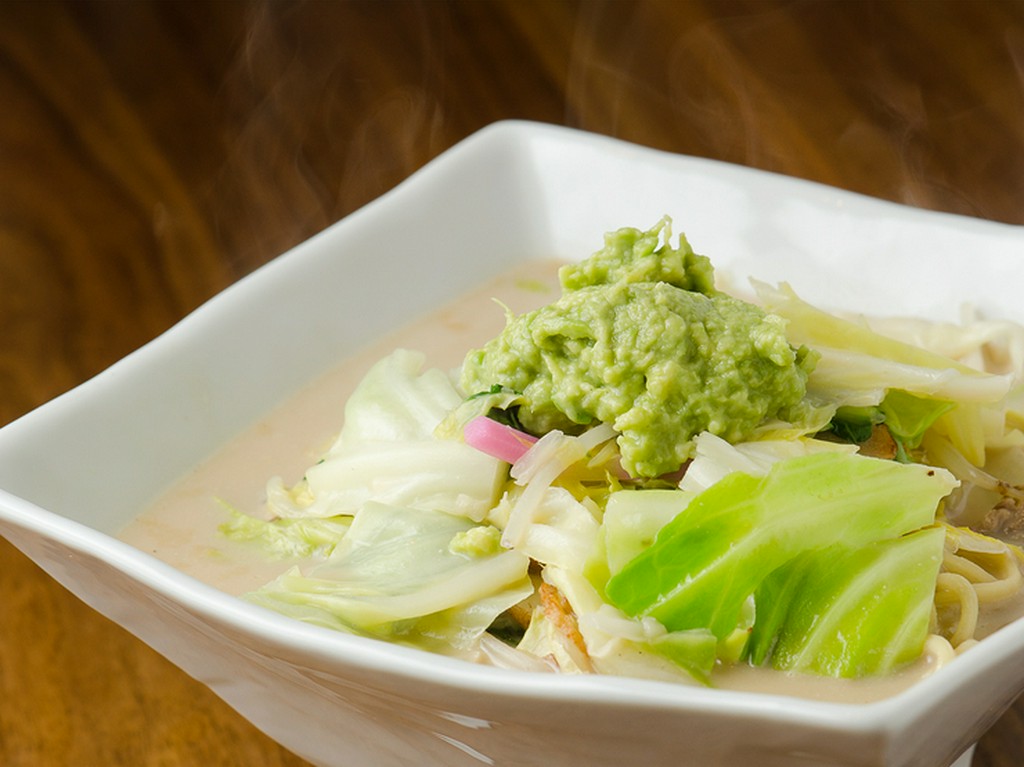 アボカド＆ワサビのディップを乗せた『たっぷり野菜』　