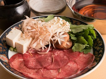 柔らかさと程よい弾力と素材の旨み。熱々で美味しい『牛タンしゃぶしゃぶ』