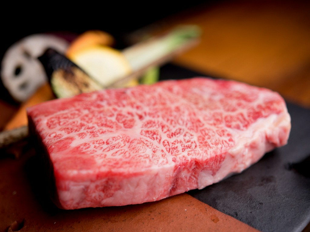 目で、耳で、舌で味わう、五感を揺さぶる創作料理の数々