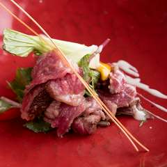 蕩ける柔らかさの「和牛」を味わう『和牛のタタキ』