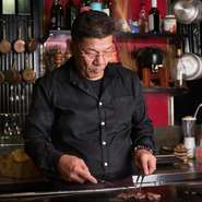 例えば「おまかせ料理」の要所要所をまったく違った内容でご提供するなど、リピーターのお客さまにも飽きのこない創作アレンジでおもてなしをさせて頂いております。