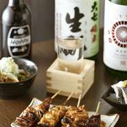 昭和レトロな雰囲気の店内は、カウンターをメインとした立ち飲みスタイル。サクッと飲みたい時など、気軽に立ち寄れるお店です。旨いやきとんと旨いお酒をご用意して、皆さまのご来店をお待ちしております。