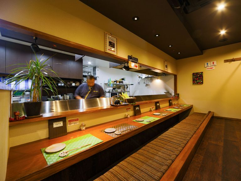並んで座れるカウンター席は、デートにぴったり