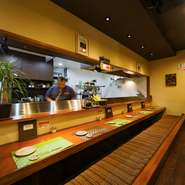 職人が心をこめてつくった本格的な和食を、居酒屋感覚で気軽に味わえるのが魅力の【海厨】。海の幸をふんだんに使った料理とお酒で、しっとりとした和のデートも良いものです。