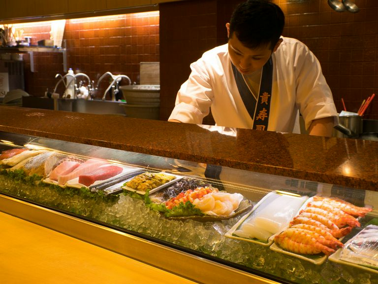 ネタケースから好きな素材を選ぶ、寿司屋の醍醐味を堪能できる