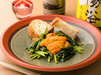 新鮮ホウレン草のソテーに絶品生ウニをたっぷり『ウニホーレン』