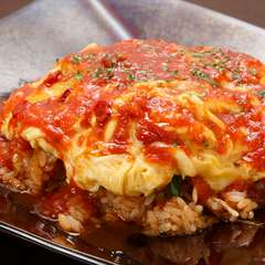 素材と異なる食感を愉しむ、スパイス香る『特製オムライス』