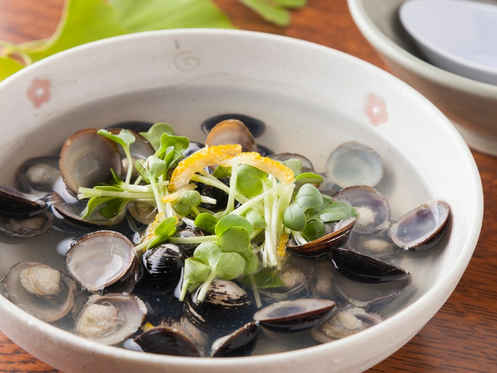 料理人がオススメする「宍道湖産しじみ」の旨味が詰まった。じっくり味わえる『宍道湖産　しじみの酒蒸し』