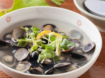 料理人がオススメする「宍道湖産しじみ」の旨味が詰まった。じっくり味わえる『宍道湖産　しじみの酒蒸し』