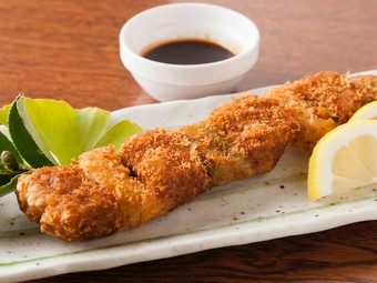 A4ランクの「島根和牛」の旨味を堪能する。料理人がビフテキを居酒屋風に一手間加えた『島根の和牛串カツ』