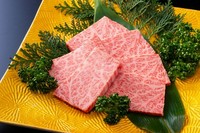 お口の奏でとろける旨味が印象的なお肉