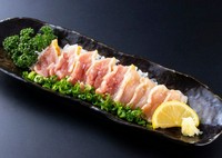 地鶏ならではのコクのある味わいとしっかりとした歯ごたえが美味。