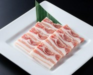 豚肉の脂の美味しさがお楽しみいただける部位。肉質は柔らかで、こってりとした味わいです。