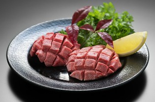とろけるように柔らかい『特上トロタンステーキ』