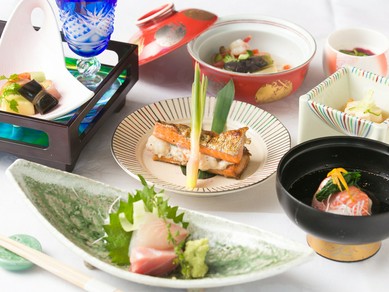 季節のお酒いろいろ。豊富な種類のお酒と料理に酔いしれる