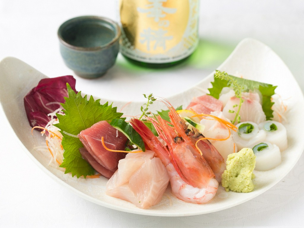 房州奥をメインに、季節の旬の味を楽しめる『刺身　盛合せ』