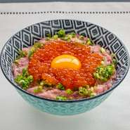 ねぎとろの甘味といくらの組み合わせが癖になります。