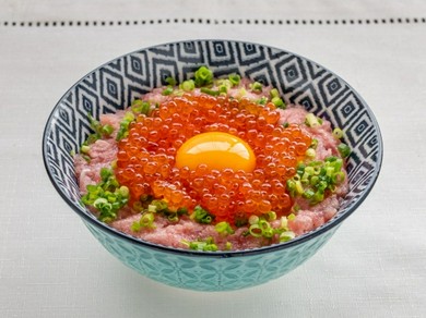 ねぎとろいくら丼