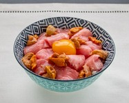 本まぐろ使用！贅沢に雲丹を載せて味わい深く仕上げました。