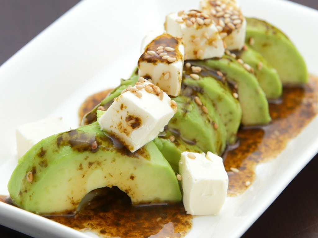 アボカドとクリームチーズの海苔ソース