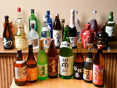 日本各地の名酒がズラリ。酒通にも好まれる変わったお酒も…