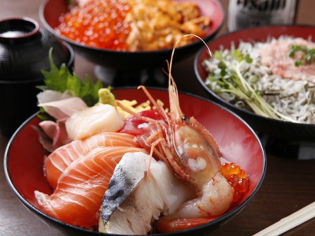 たくさんの魚が一度に楽しめる贅沢な『海鮮丼』