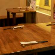 新鮮な魚介に、完全無農薬の野菜を使用したヘルシー料理の種類は迷ってしまうほど。大人の女性が集うのも納得です。旬をとらえた一品料理は、その日の仕入れ次第で変わるので、通い詰めても飽きません。