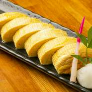 かつお節と昆布の出汁が決めて。ジュワっとあふれる出汁の旨味に箸が止まりません。ほんの少しだけ調味料を加えた素材本来の味わいをダイレクトに堪能できる定番の人気料理です。