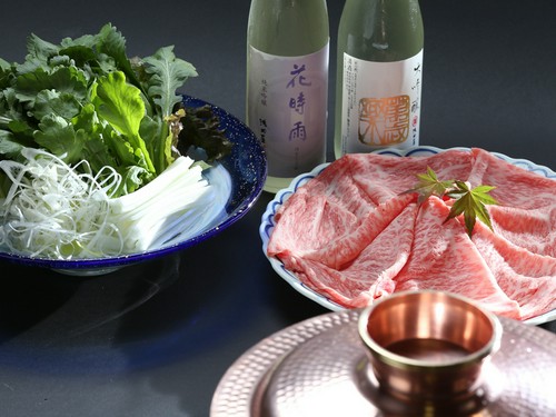 石川県内の地酒を中心に、料理を際立たせる日本酒