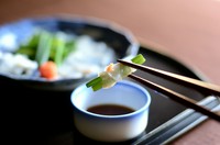 季節の会席に飛騨とらふぐを使ったお料理を3品ご用意させていただきます
・前菜
・小鉢（とらふぐの1品）
・飛騨とらふぐ薄造り
・焼物
・強肴（飛騨牛1品）
・とらふぐ唐揚げ
・留鉢
・食事
・水菓子

