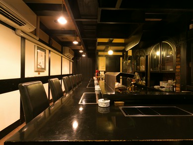 隠れ家のような店内でごゆっくりお食事をお楽しみ下さい