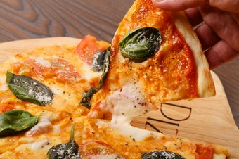 チーズとソースのハーモニーを楽しむ『マルゲリータ』