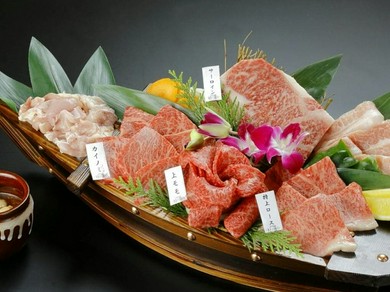 豪華で贅沢。4～5名様向け『LIEBE舟盛』