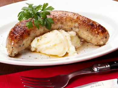 飛騨豚100％、溢れる肉汁『自家製ソーセージ（無添加）＆マッシュポテト』