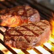 肉の王様フィレ肉。備長炭を使用して、最大限に旨みを引き出すべくこだわった焼き方のステーキです。上品な脂の甘み、とろけるような柔らかさがたまりません。　100g3400円、140g4500円、180g5600円、220g6700円