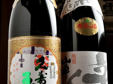 飛騨高山の、伝統ある酒蔵から仕入れた地酒を堪能