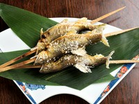 地元でとれた鮎を、炭火でじっくりと絶妙な加減に焼き上げた『鮎の塩焼き』