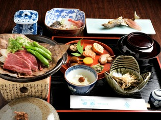 季節の食材をふんだんに使用した『おまかせ懐石コース』