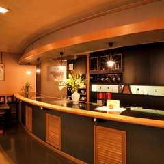 友人やグループでの食事に最適な、オシャレな雰囲気の店内