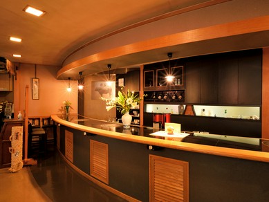 友人やグループでの食事に最適な、オシャレな雰囲気の店内