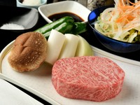 サラダ、飛騨牛、ご飯、味噌汁、コーヒー付