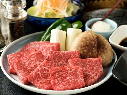 程よい厚さの『飛騨牛網焼き』