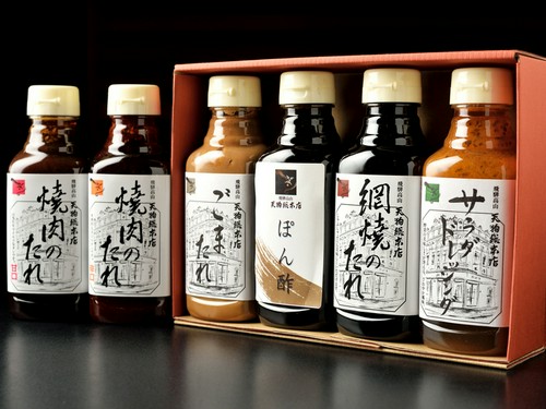 店内で堪能したドレッシングやたれもお土産に購入できます